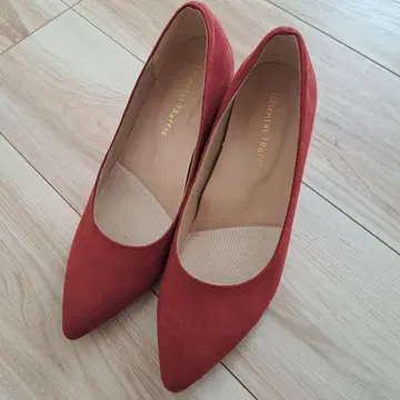 오리엔탈 트래픽 점프 가능한 펌프스 포인트 토 레드 22.5