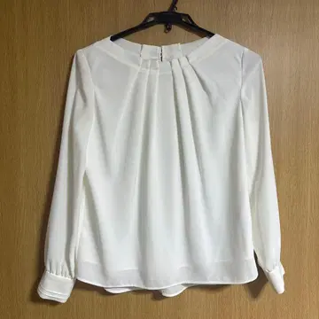 화이트 긴팔 블라우스 사이즈 38