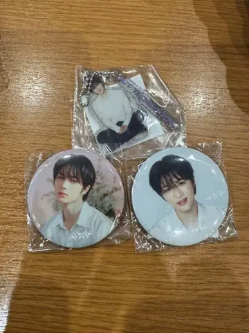 TXT 범규 캡슐 토이 캔 배지 아크릴 키링