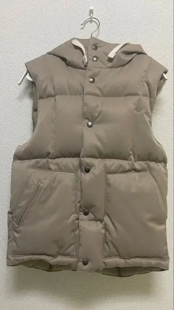 Engineered Garments 후드 부착 다운 베스트 S 베이지