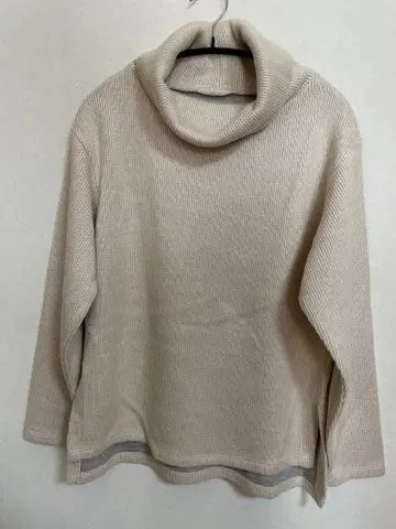[ 미사용 ] 아데이인 더 라이프 베이지 터틀넥 니트풍 상의
