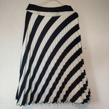 l1 컨디션 최상 휴고보스 BOSS 스커트