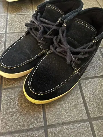 GRAVIS 블랙 스웨이드 하이컷 스니커즈