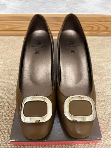 [새상품급] success walk 로우힐 펌프스 카키 23.0cm