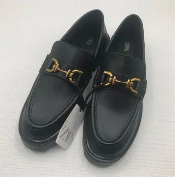 ZARA 블랙 비트 로퍼 골드 금장 장식