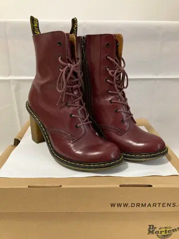 Dr. Martens 버건디 힐 부츠