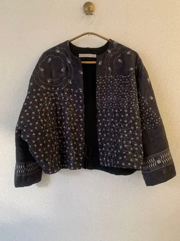 TOWAVASE 트와바스 자수 노카라 자켓