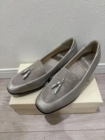 [ 새상품 ] Beaufort 실버 태슬 펌프스 24.5cm