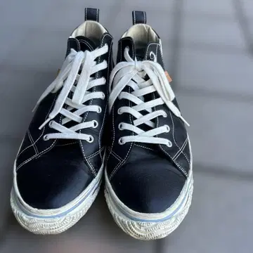 블랙 가죽 하이컷 스니커즈