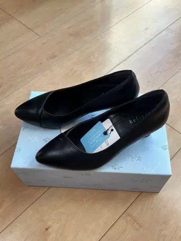 리플렉트 블랙 펌프스