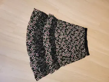 플레어 스커트 블랙 베이스 꽃무늬