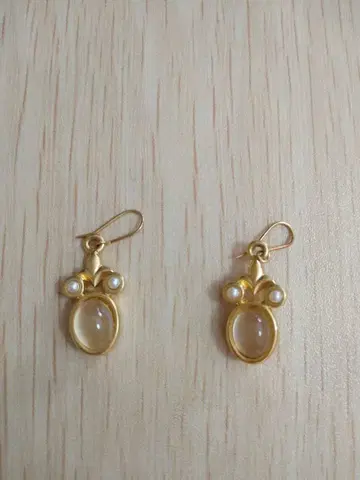 문스톤 펄 장식 귀걸이 (양쪽 귀용)