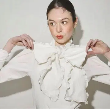 MIRO AMURETTE 빅 리본 블라우스