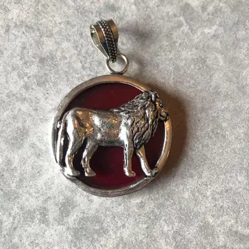 인도의 라이온 펜던트 탑