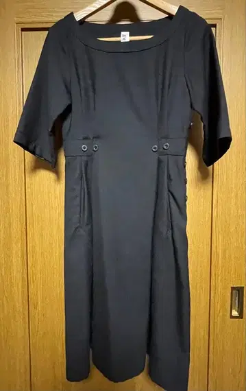 마가렛 하우엘 울 원피스 블랙