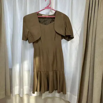 헤이세이 레트로 베이지 슬리브리스 드레스와 볼레로 세트