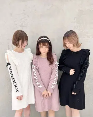 액시즈 포에틱 화이트 니트 원피스 프릴 포함