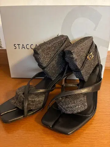 STACCATO 블랙 샌들 힐 포함