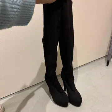 블랙 스웨이드 니하이 부츠