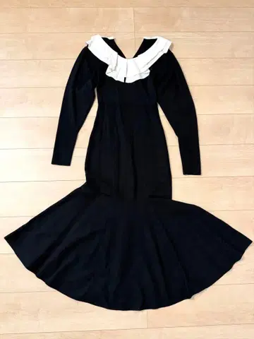 eimyistoire 프릴 V넥 니트 원피스