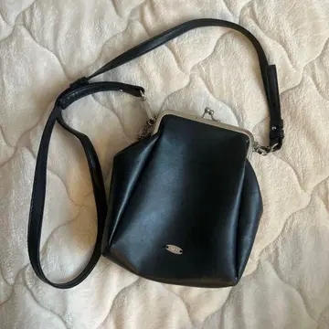 블랙 숄더백 체인 포함