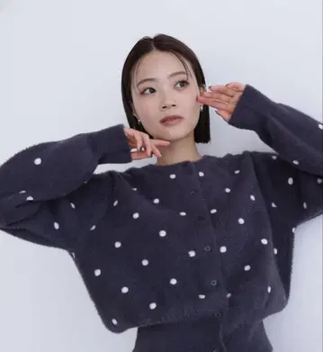 내추럴 뷰티 베이직 신상 도트 샤기 가디건