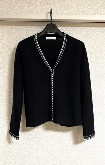 [ 미사용 새상품 ] DoCLASSE 니트 가디건