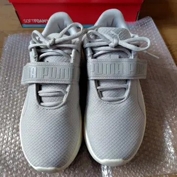 PUMA SOFTFOAM+ 그레이 스니커즈