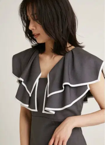 snidel 파이핑 프릴 원피스