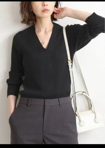 이에나 3 x 3 리브 V넥 긴팔 니트 블랙