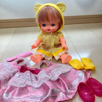 멜짱 옷 갈아입히기 인형과 의상 세트