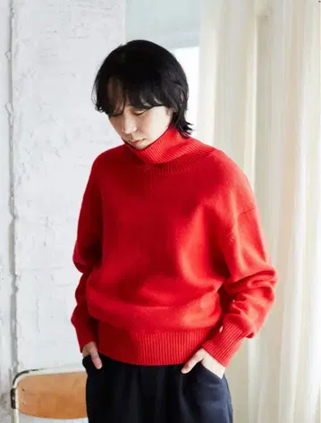새상품급! 아틀리에 나루세 울 터틀넥 스웨터