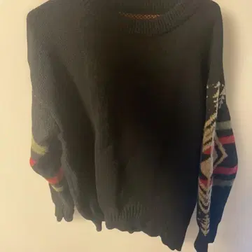 기하학 패턴 니트 스웨터 블랙 컬러