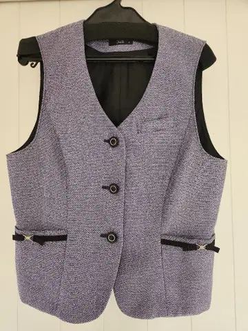 보라색 버튼 포함 베스트 여성용 셋업