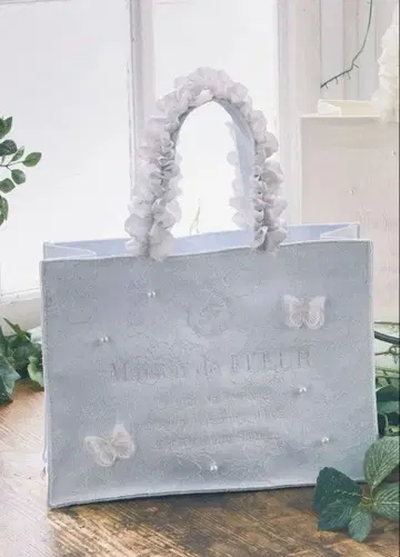 파피용 프릴 핸들 토트백 메종 드 플뢰르