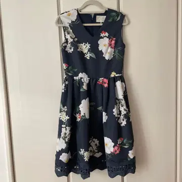 미착용 Chasty 플라워 프린트 네이비 원피스 사이즈1