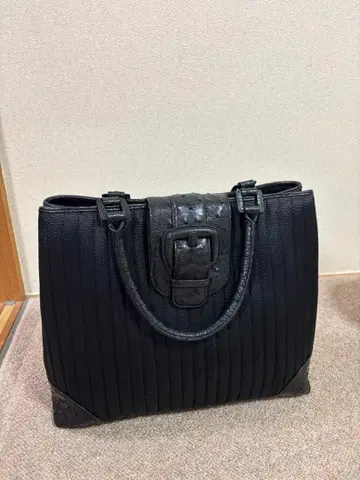 블랙 스트라이프 핸드백