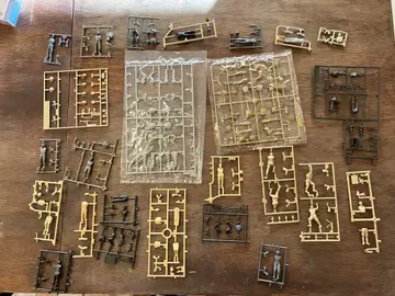 탱크병 중심의 피규어 부품 세트 다수