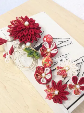 빨간색 꽃 머리 장식 세트