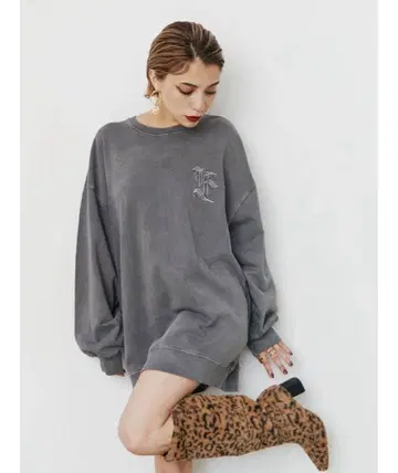 E 로고 피그먼트 오버 사이즈 맨투맨