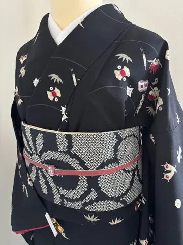 워셔블 기모노 블랙 베이스에 보물 쌓기