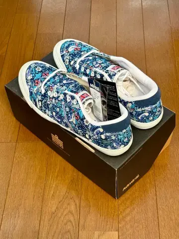 Admiral 꽃무늬 스니커즈 UK 8 27cm