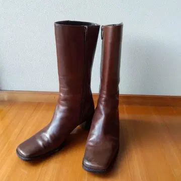 브라운 가죽 롱 부츠 중간 힐
