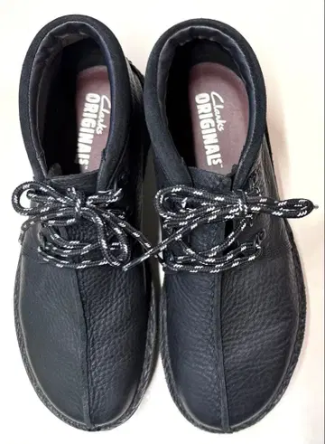 Clarks Originals 블랙 가죽 부츠 26.5