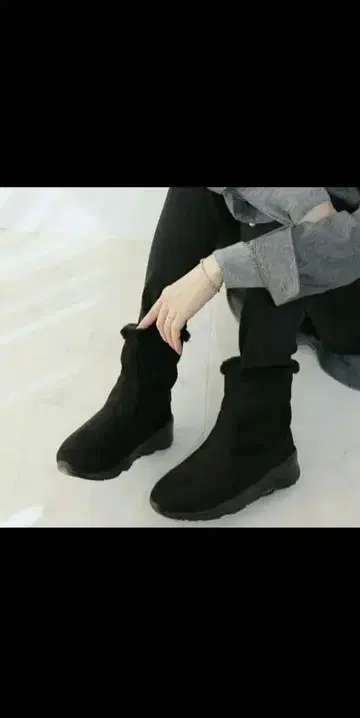 Fin 통굽 인조 모피 스니커즈 부츠 LL