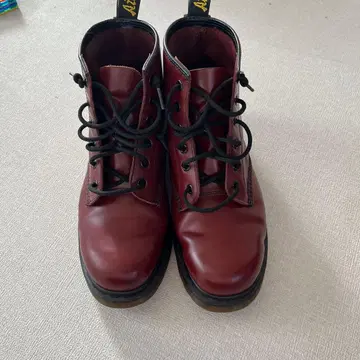 닥터마틴 6홀 부츠