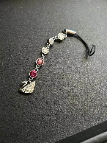 [스와로브스키] 백조 모티브 참 스톤 포함