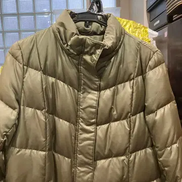 올리브 그린 퀼팅 다운 자켓