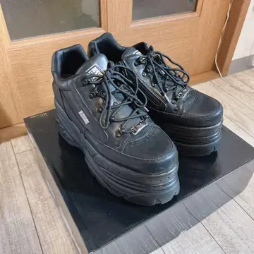 요스케 통굽 스니커즈