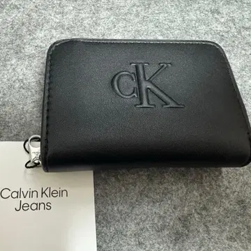 미사용 새상품 캘빈클라인 접이식 지갑 라운드 지퍼 CK 로고 블랙